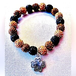 NWOT SPARKLY BLACK AND GOLD, LUCK CHARM BRACELET. FITS OS AS IS STRETCHY.